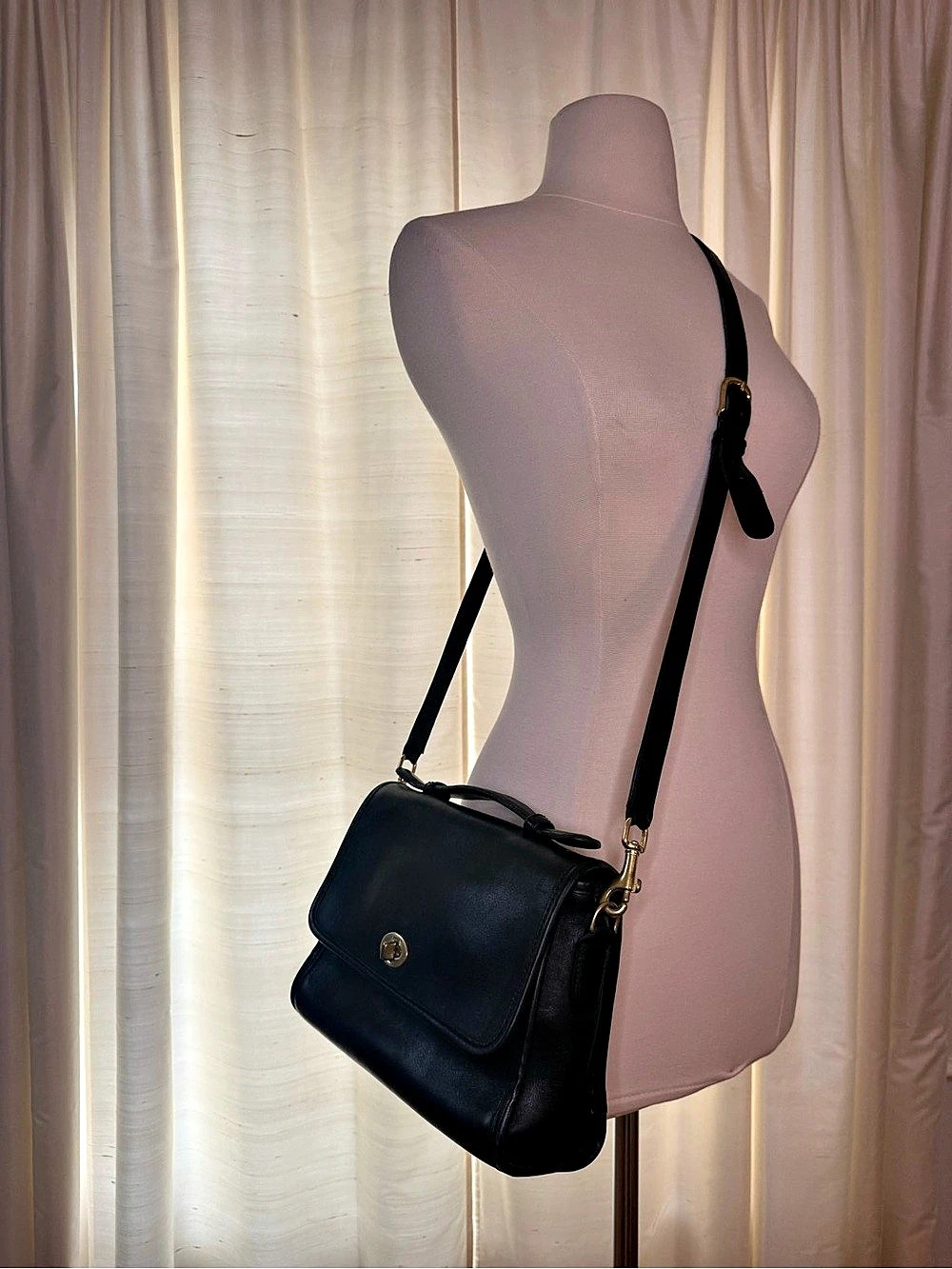 Coach Court Bag Leather Shoulder Bag in Black